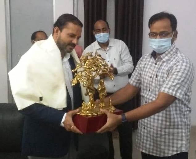 Hathras: Children should include sports in life along with studies: Piyush