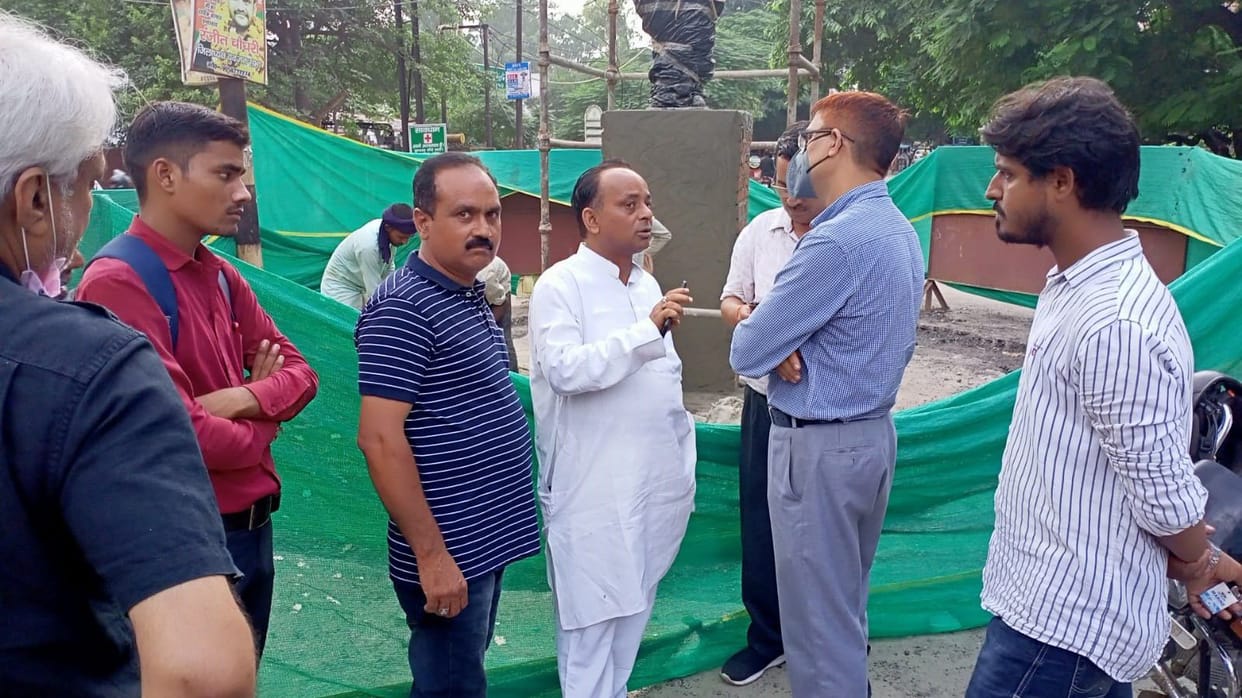 Aligarh: The matter of removing the statue of Karpoori Thakur caught fire