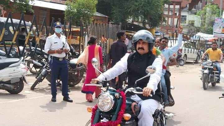 Home Minister reached by bullet to visit Pitambara Mai
