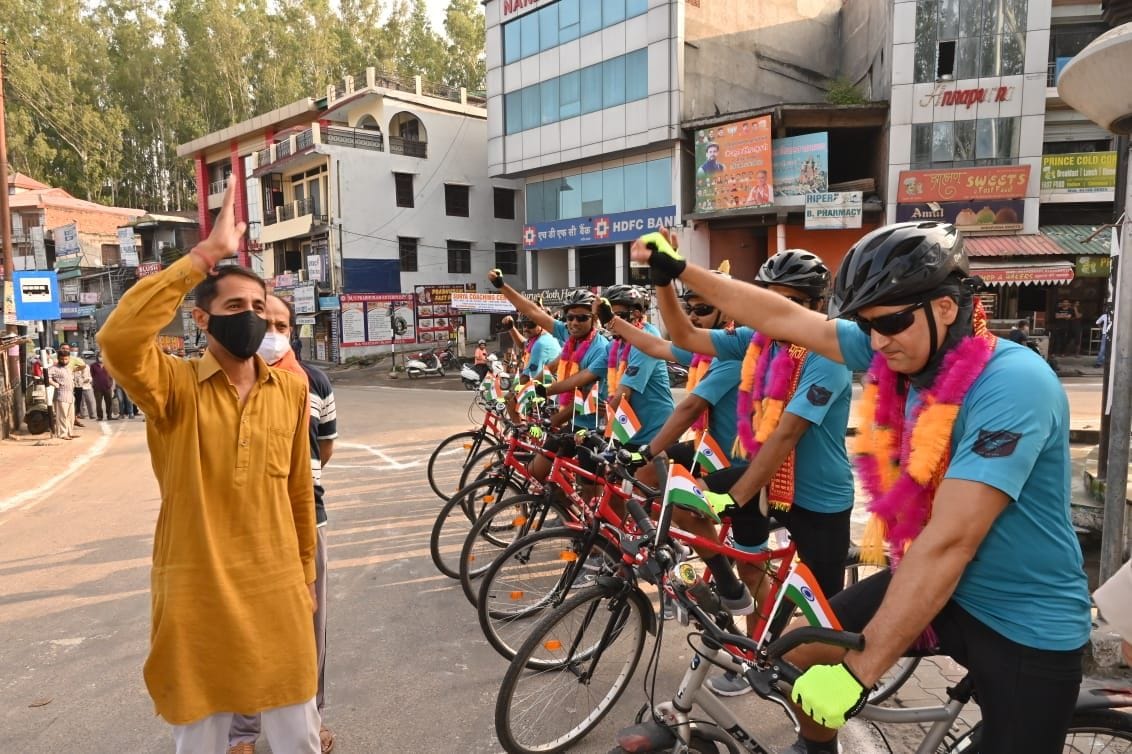 Cycling rally of Sashastra Seema Bal personnel leaves for Delhi