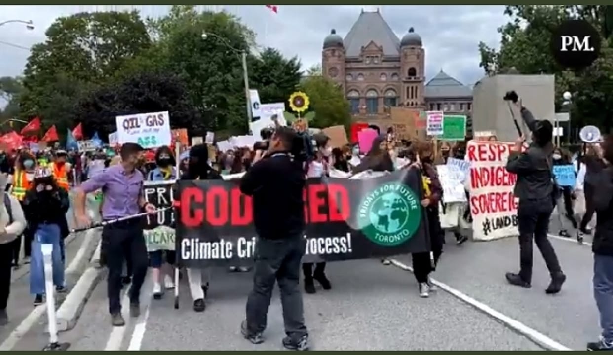 Britain: 39 climate activists arrested in protest demanding to stop fossil fuels
