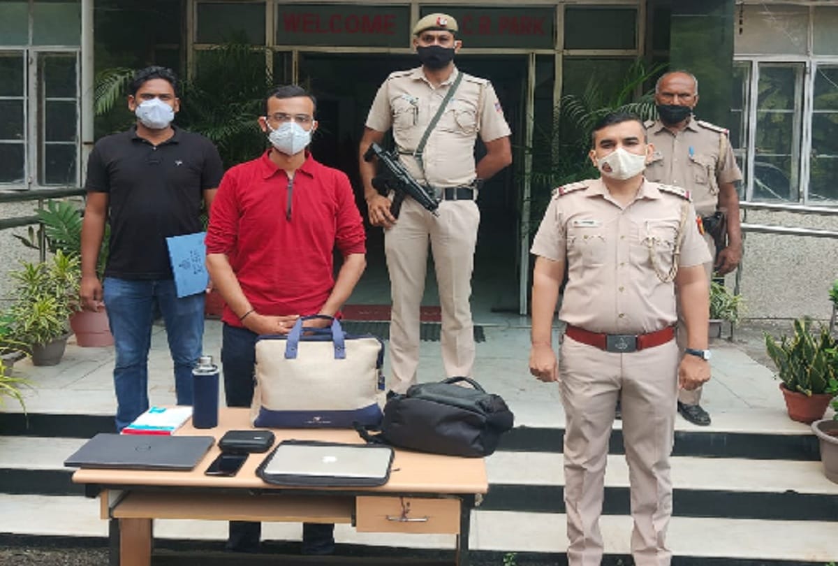 Sales manager was blackmailing by stealing videos from laptop