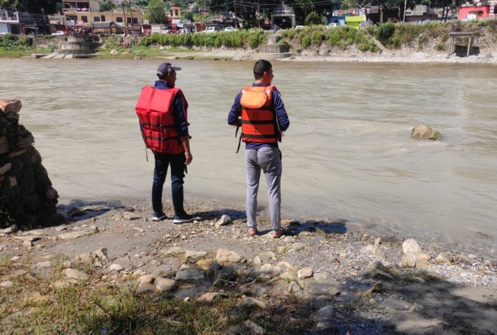 Uttarakhand News: Two Real Brothers Drown in Bageshwar saryu River during Bath Photos