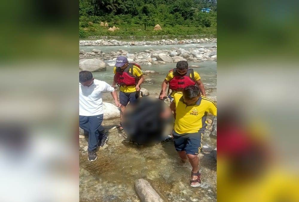Uttarakhand News: Two Real Brothers Drown in Bageshwar saryu River during Bath Photos