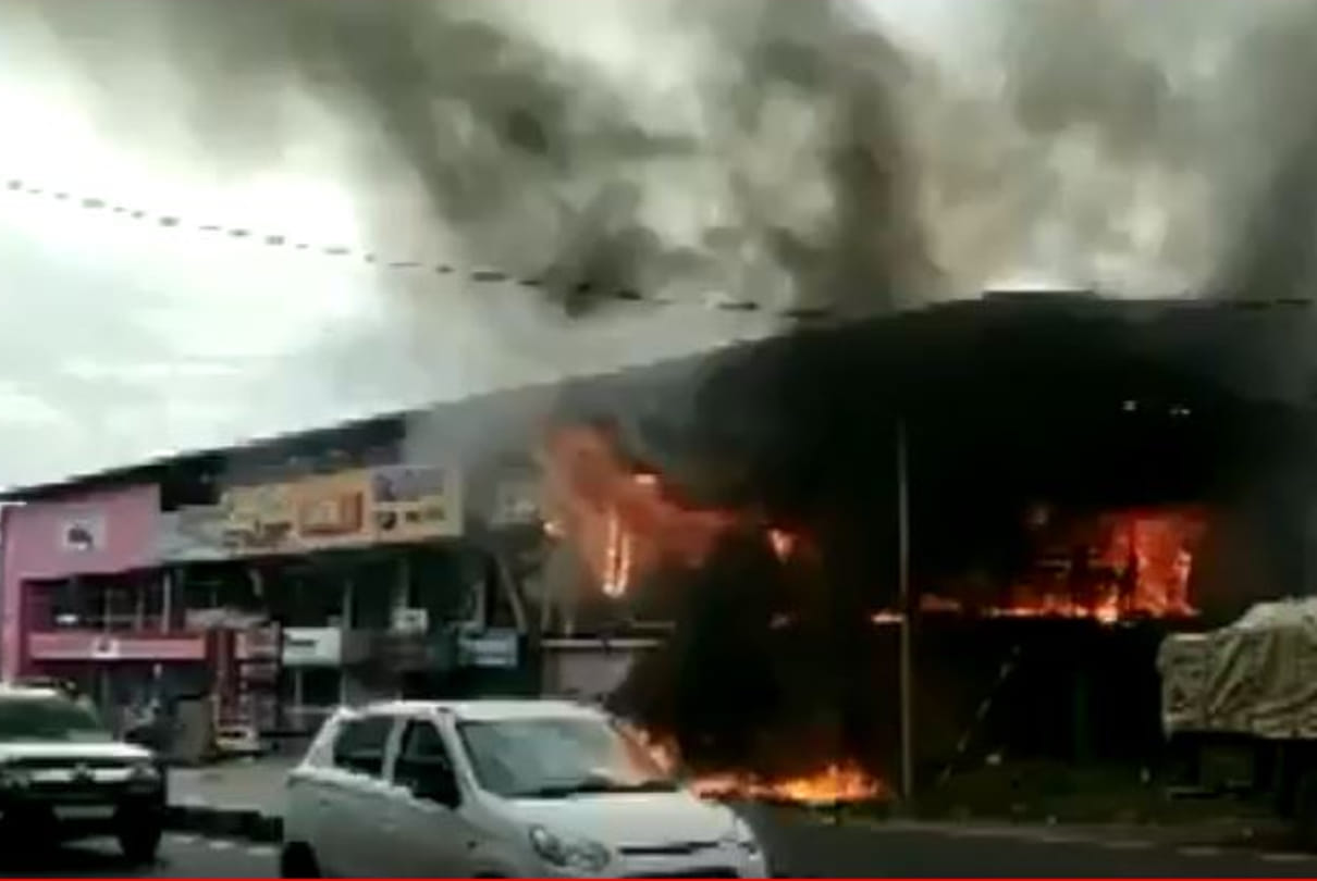 Kerala A fire broke out at a godown of a furniture shop and spread to nearby shops in Kannur Latest News Update