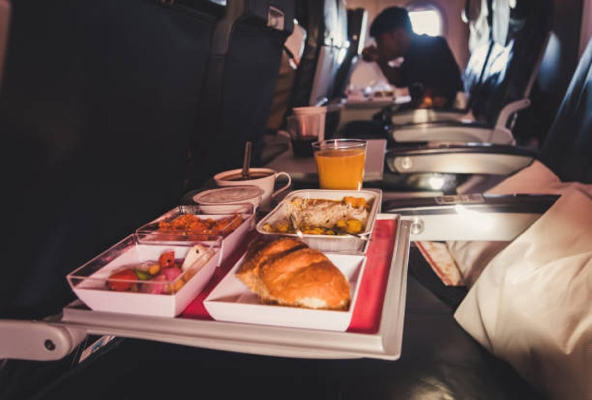 Indian Railways: Food facility will be available in 16 express trains including Rajdhani and Shatabdi from today