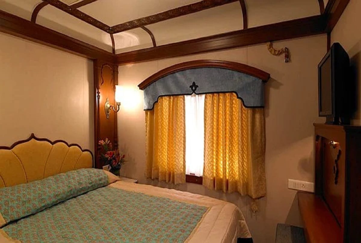 Indian Railways luxury train golden chariot package price