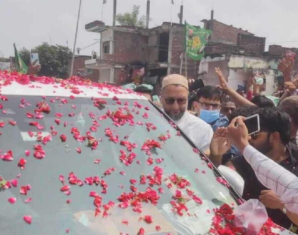 Asaduddin Owaisi stop stayed for while in bhoadhi for supporters going to prayagraj said AIMIM will contest on 100 seats UP assembly election