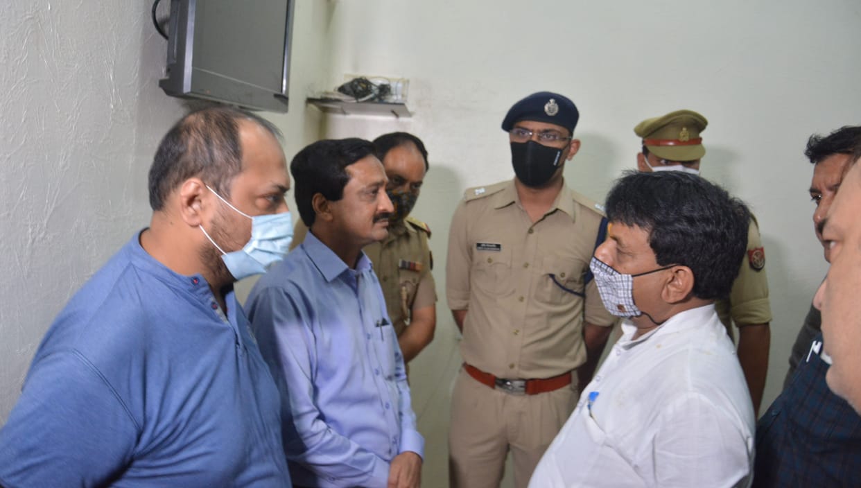 Robbery worth lakhs at the house of Sarasham jaggery trader in Muzaffarnagar