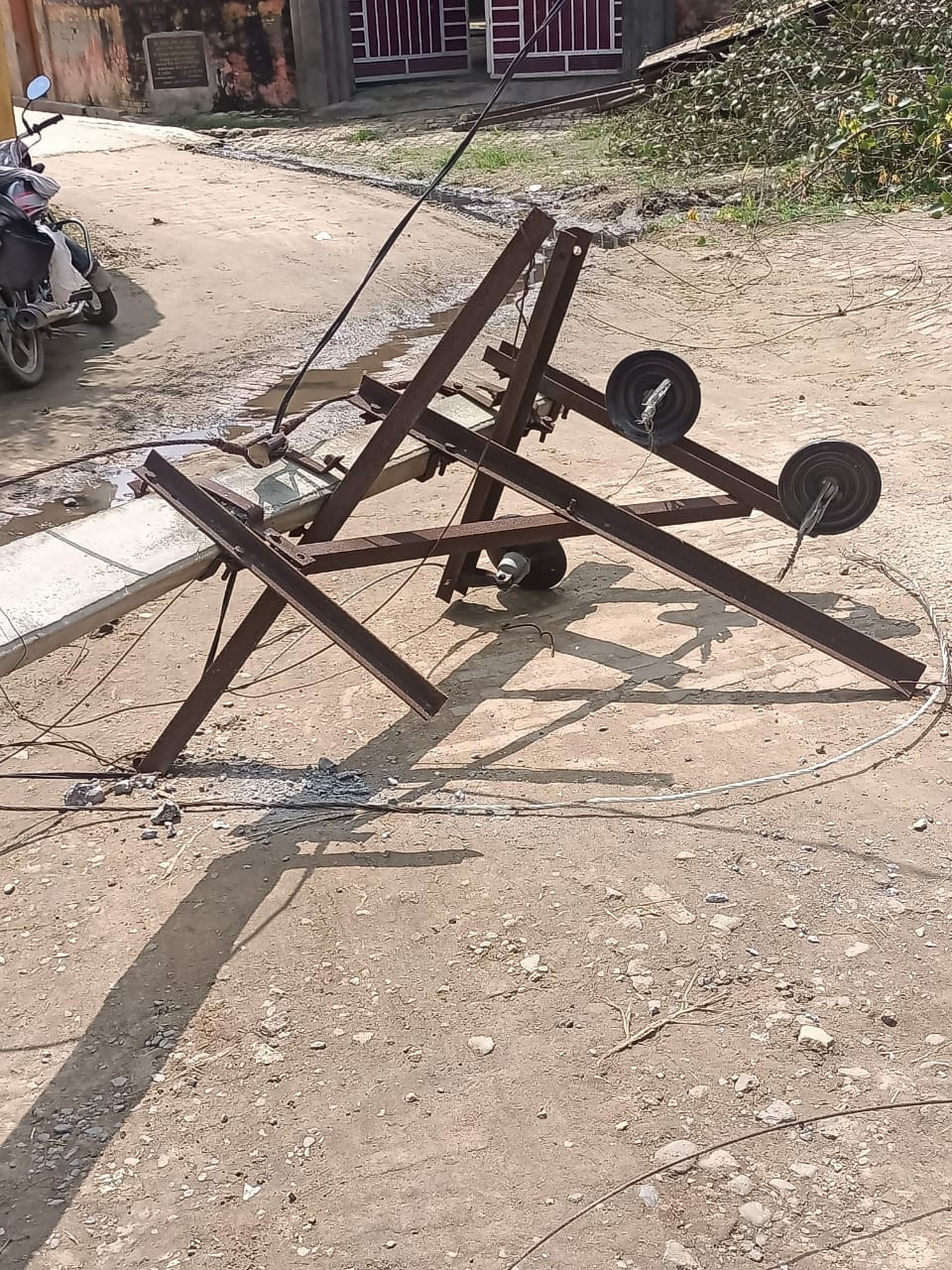 Villagers surrounded the electricity substation in Harraiya area of Basti.