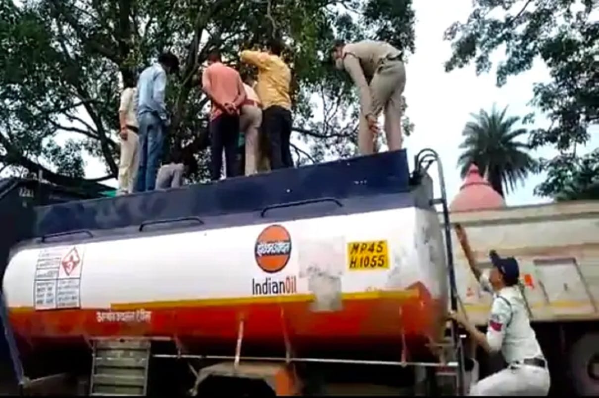 Theft of five thousand liters of petrol diesel one month cleaner made tanker owner in indore