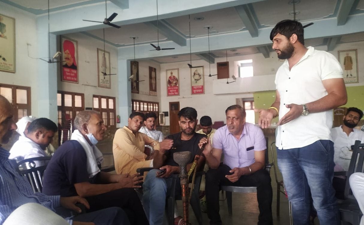 Farmer will stopr bus and train on 27 September
