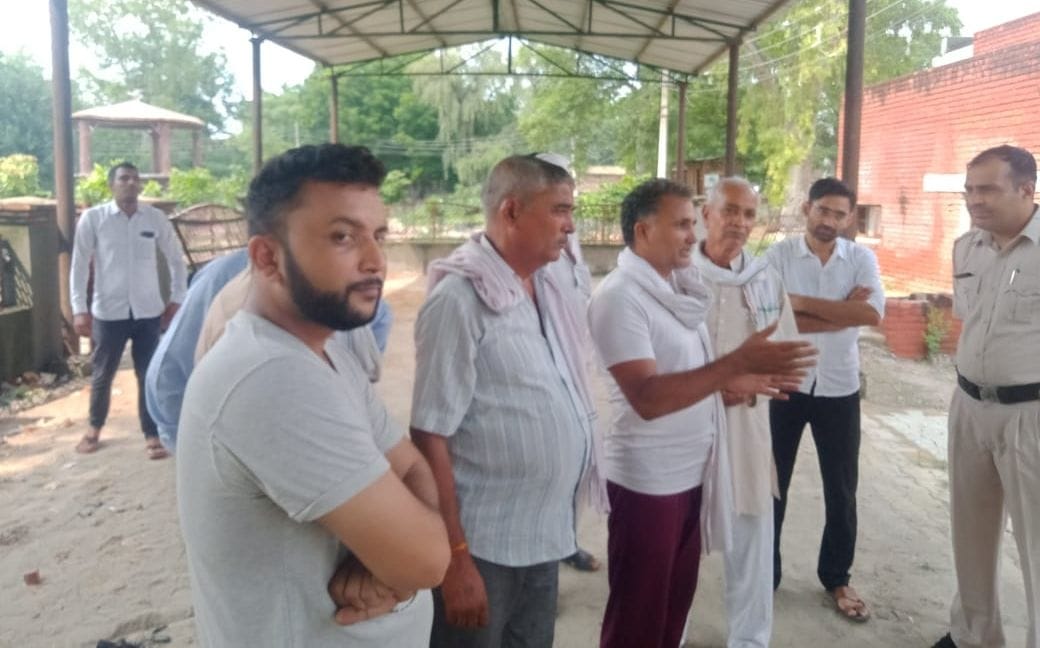 Farmer's dead body found hanging, case filed against three including Baba