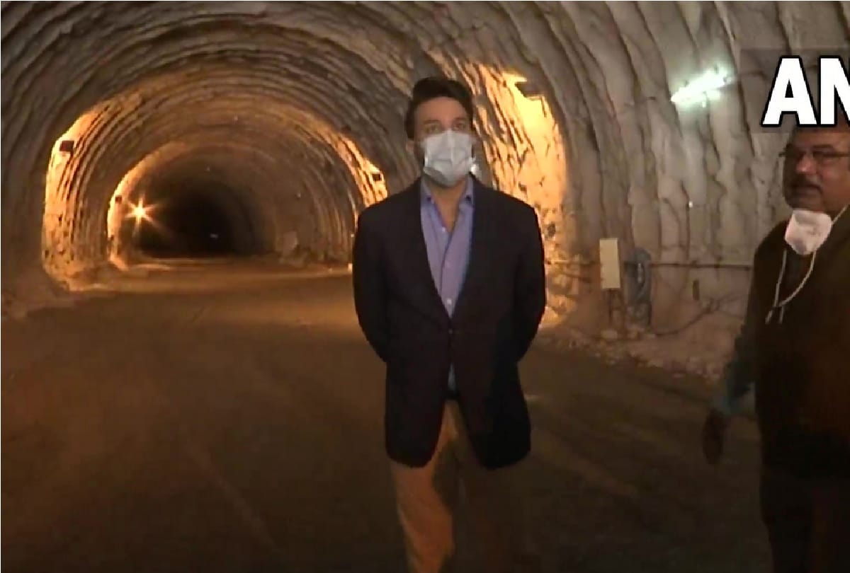 Ladakh: Union Minister Anurag Thakur arrived to review the construction work of Zojila Tunnel, said this tunnel will play an important role
