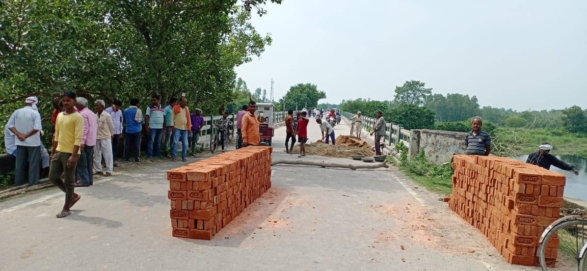 Movement of 60 lakh people stuck due to damage to Saryu bridge