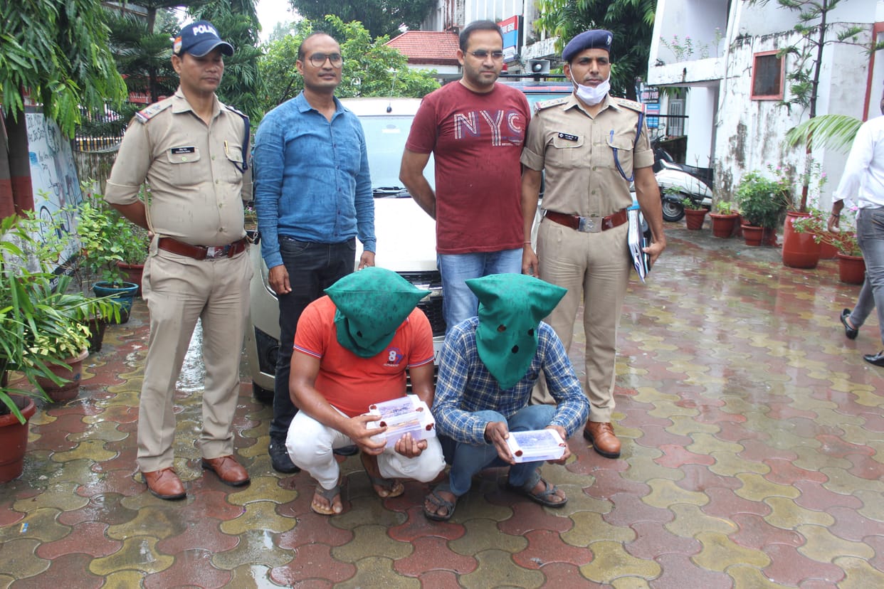 Two members of the envelope gang arrested