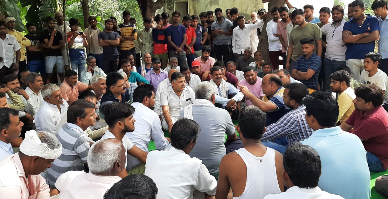 Stopped the supply of Lohagarh booster, 6 hours to protest against the construction of bridge at Rasulpur railway gate
