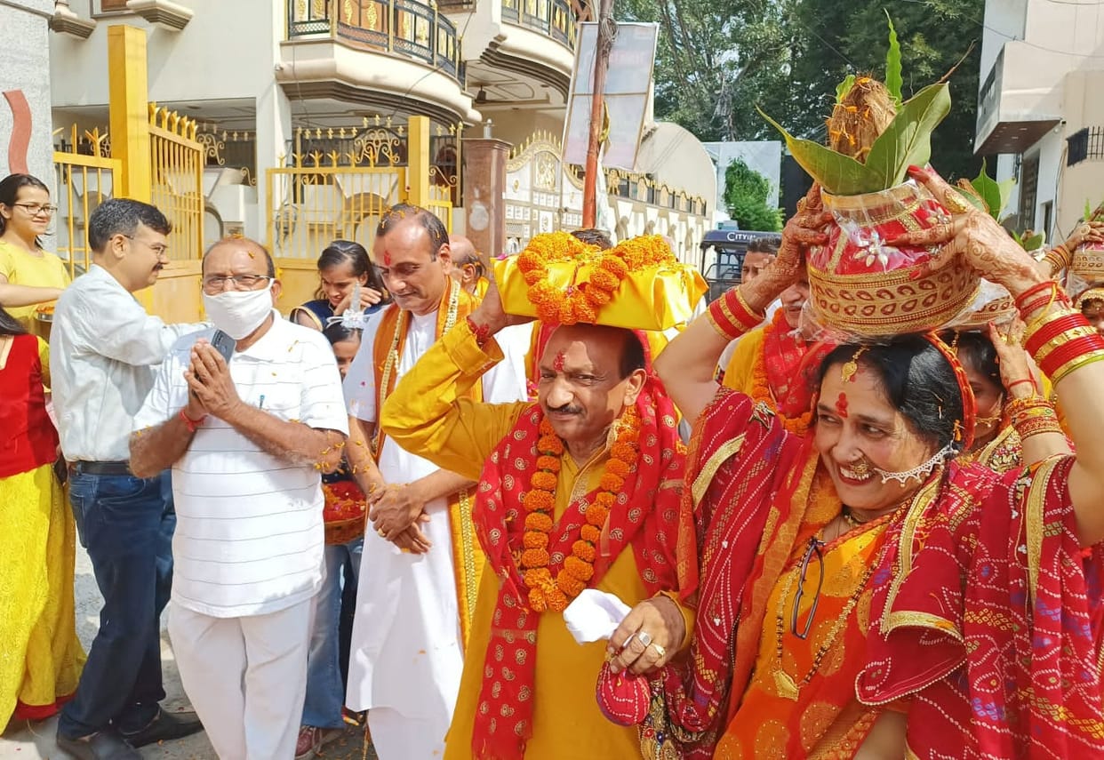 Kalash Yatra taken out before Shrimad Bhagwat Katha