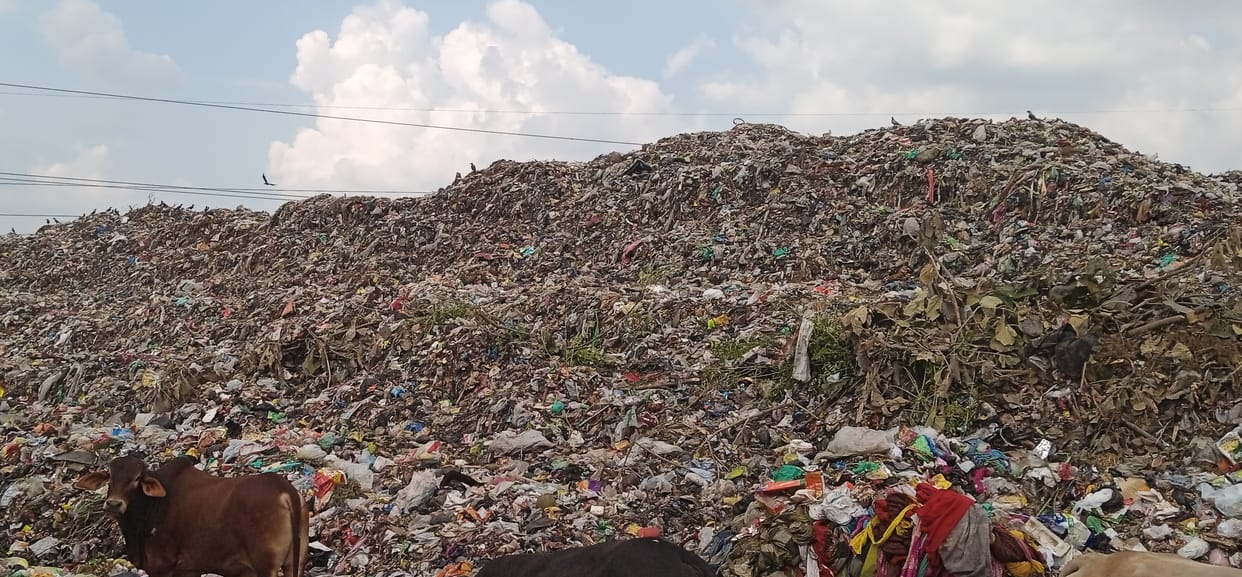 Mountains of garbage built in the dumping ground on Bhainswal Road