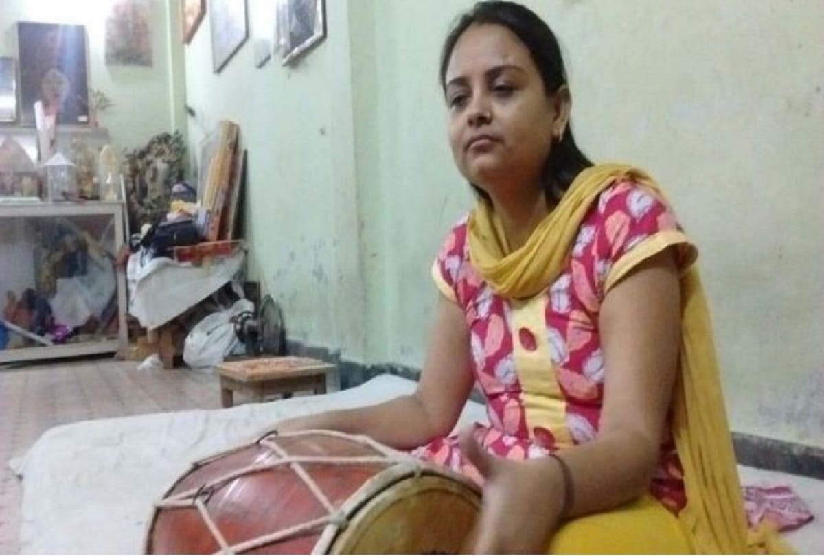 Daughters Day 2021 Vibha Goyal of Azamgarh spreading light in society even after blind she made an example for girls