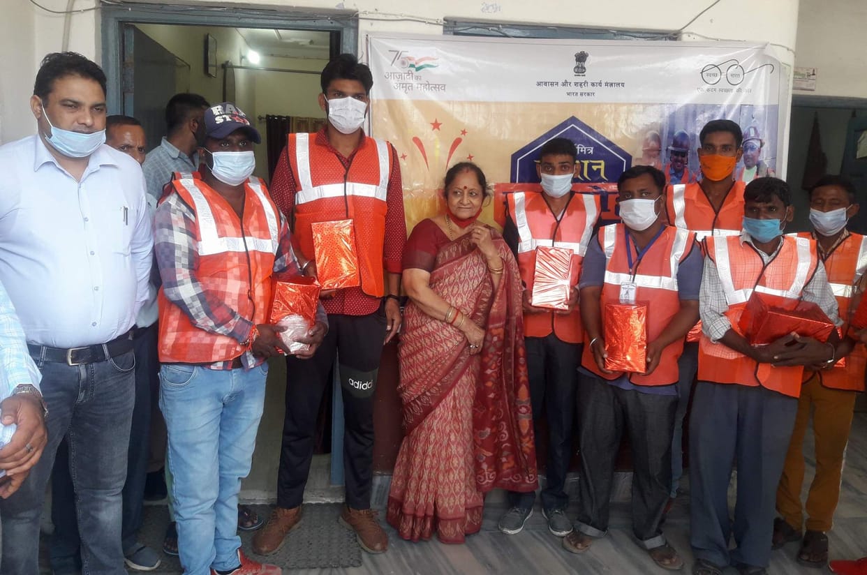 10 Safai Karamcharis honored for doing excellent work