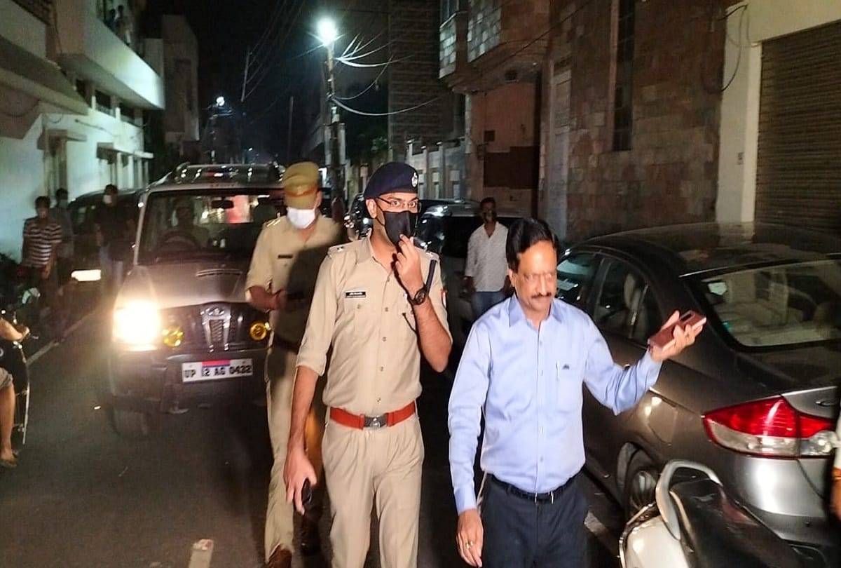 Robbery in jaggery businessman house hostage the family police engaged in investigation CCTV checking