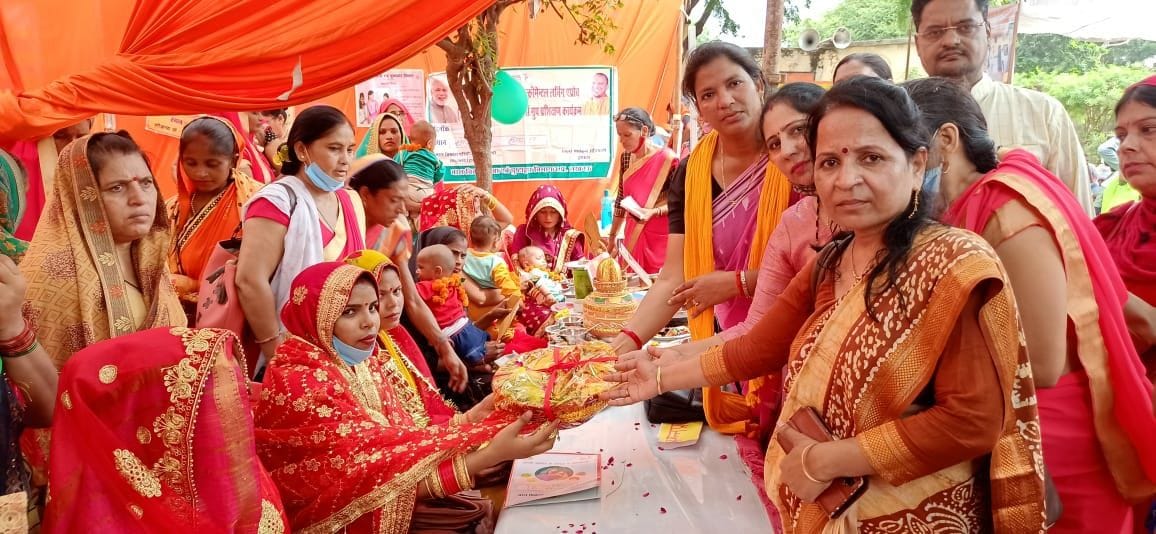 Hathras: Baby shower of 11 pregnant women, food done for children
