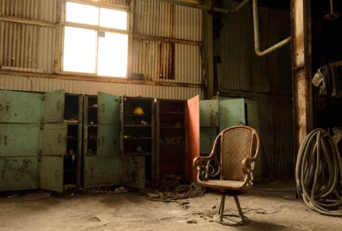 Mysterious Story of cursed Thomas Busby Chair
