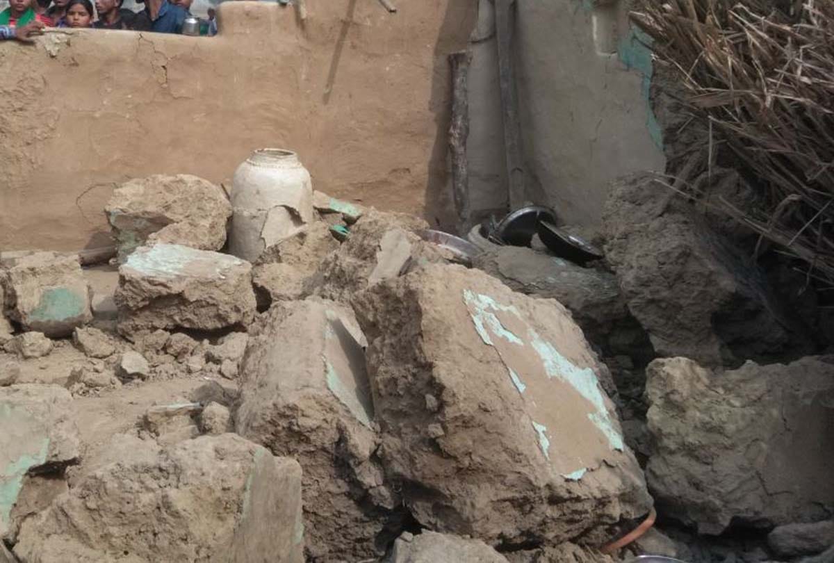 Hardoi: Old man dies after being buried under rubble due to collapse of unpaved wall