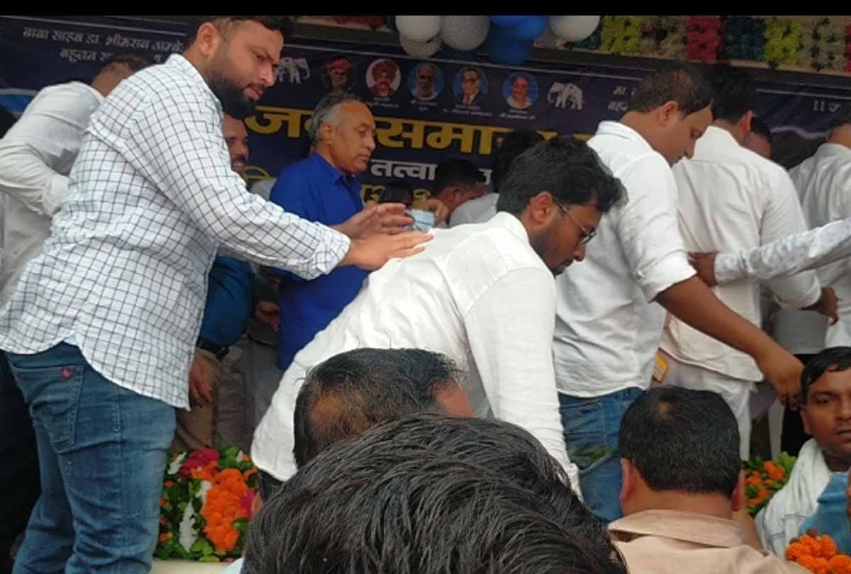 UP Election 2022: Uproar against outside candidate at BJP workers convention in Ghatampur