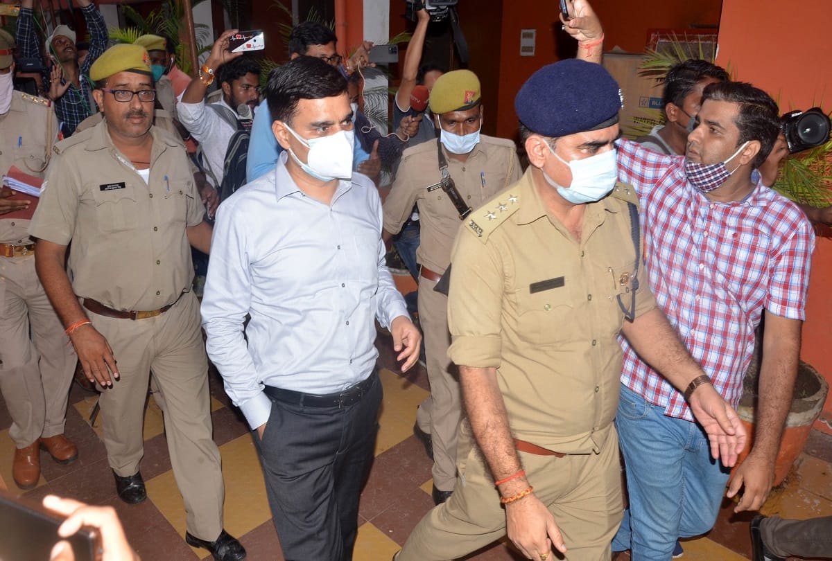 Mahant Narendra Giri Case: CBI reaches big Hanuman temple, interrogates priests and attendants for three hours