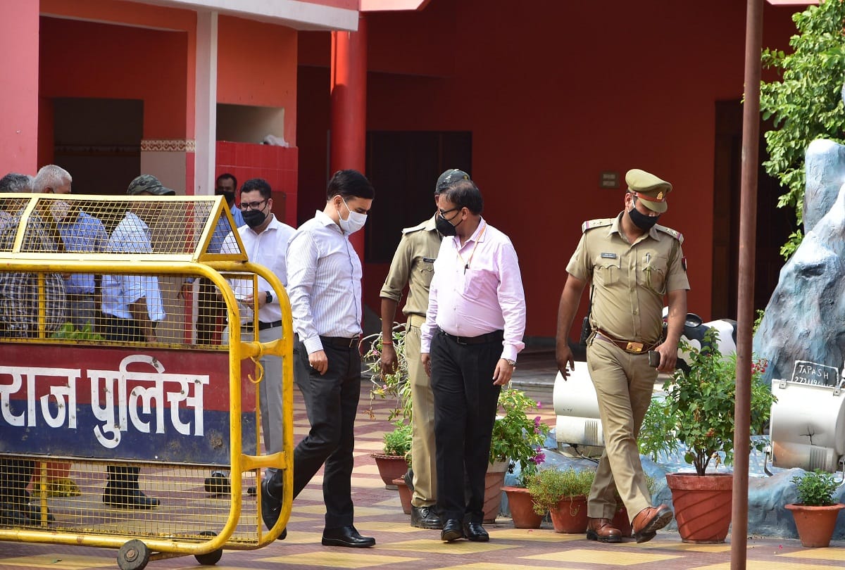 Prayagraj: Who was waiting for the Mahant Narendra Giri to come before the death