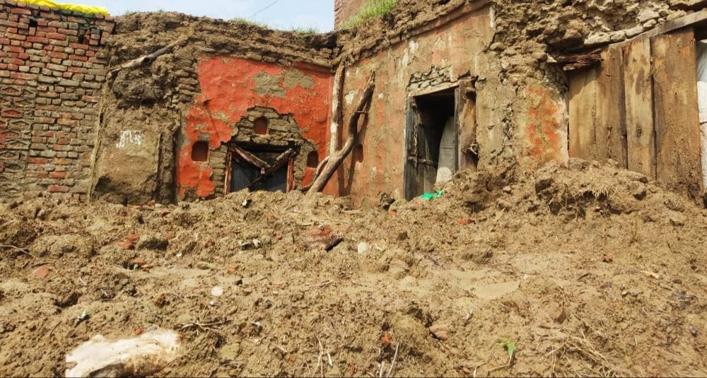Raw houses fell due to rain, household buried