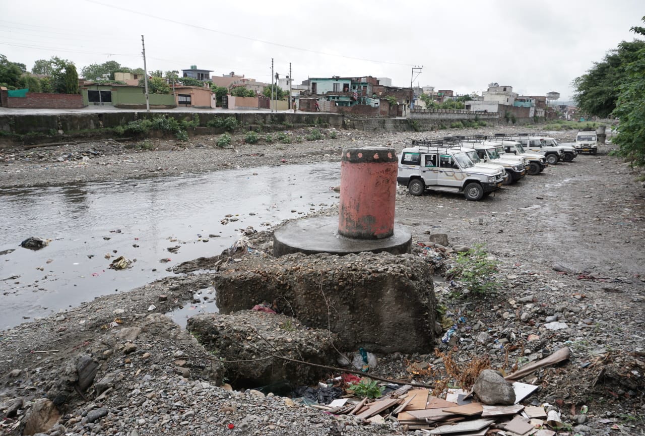 world rivers day 2021: Uttarakhand rivers carrying millions tons of garbage, crisis on existence of