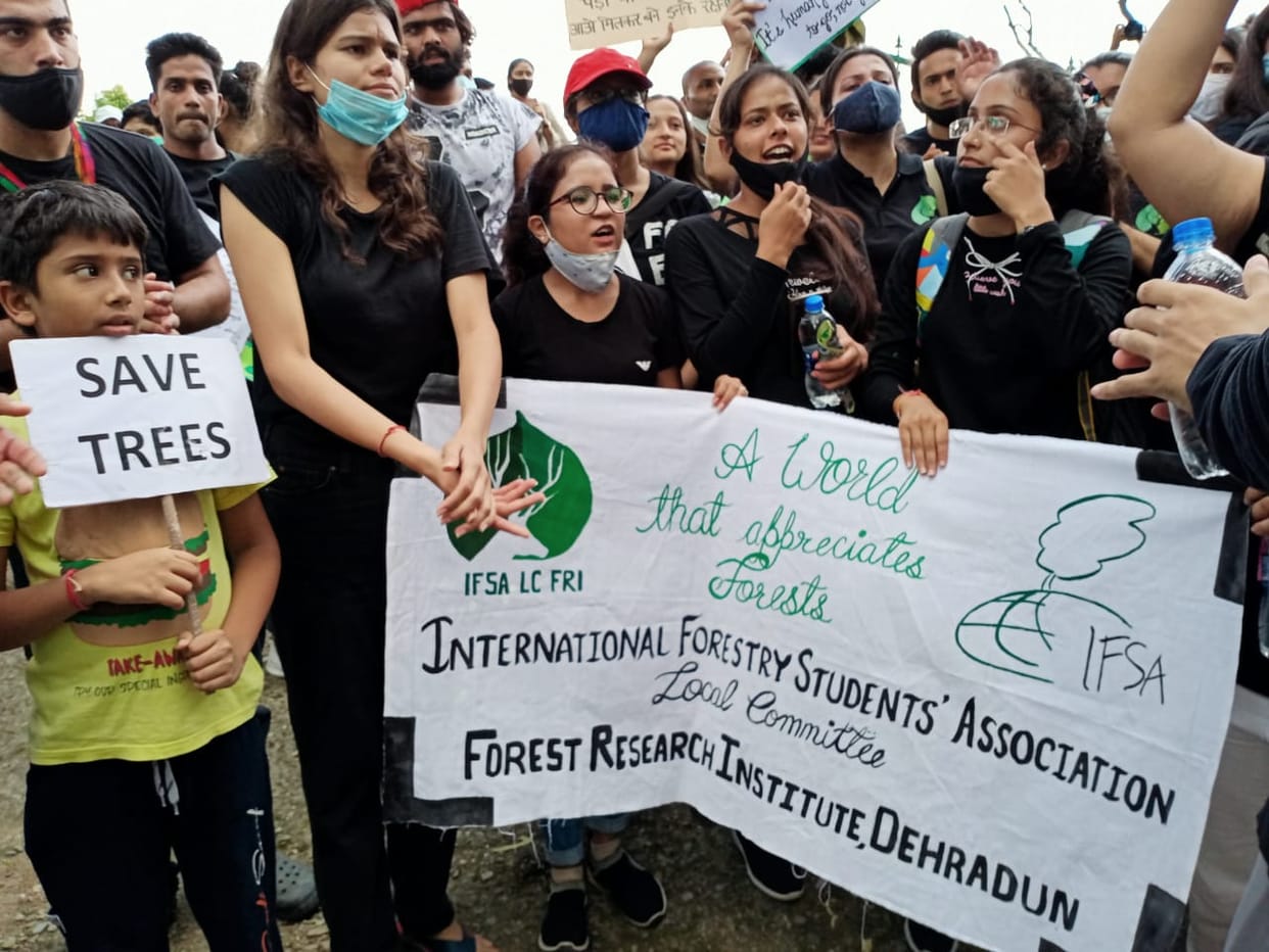 uttarakhand news : Extension of dehradun Ring Road, Chipko Movement start in Dehradun to save thousands tree lives