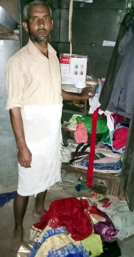 The family slept on the terrace, stealing cash and jewelry