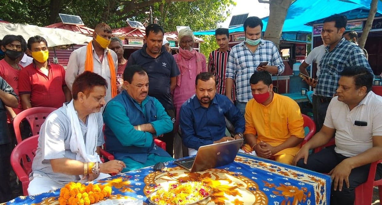 Small traders will get the benefit of medical insurance: Harak