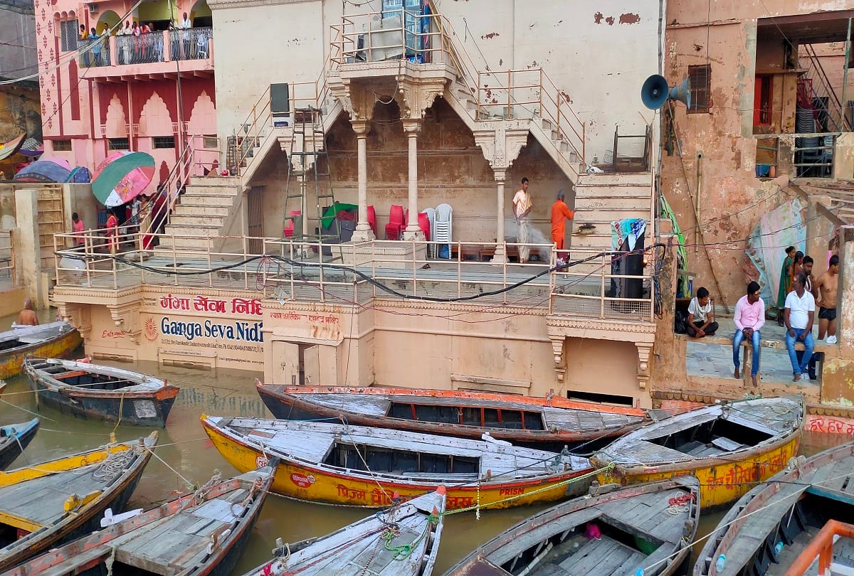 Ganga water level rising continues in varanasi Ganga Seva Nidhi office submerged again  people of coastal areas worried