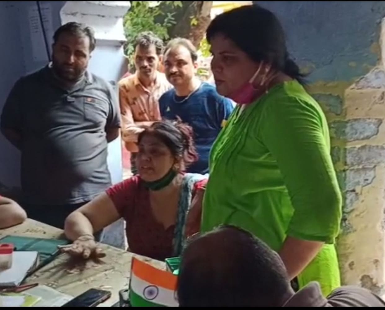 Woman created ruckus by alleging in transaction of Rs 26 lakh
