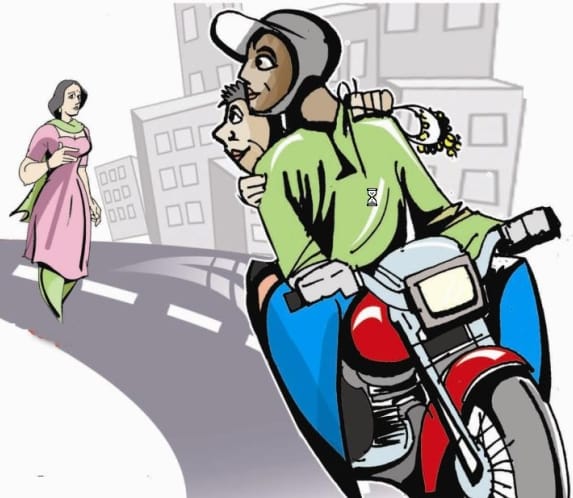 The chain of an elderly woman returning from the market was robbed