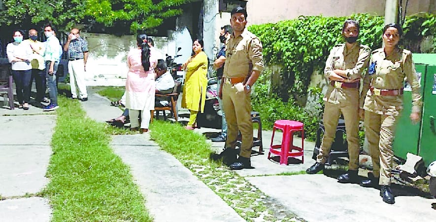Bullion trader's wife commits suicide by hanging