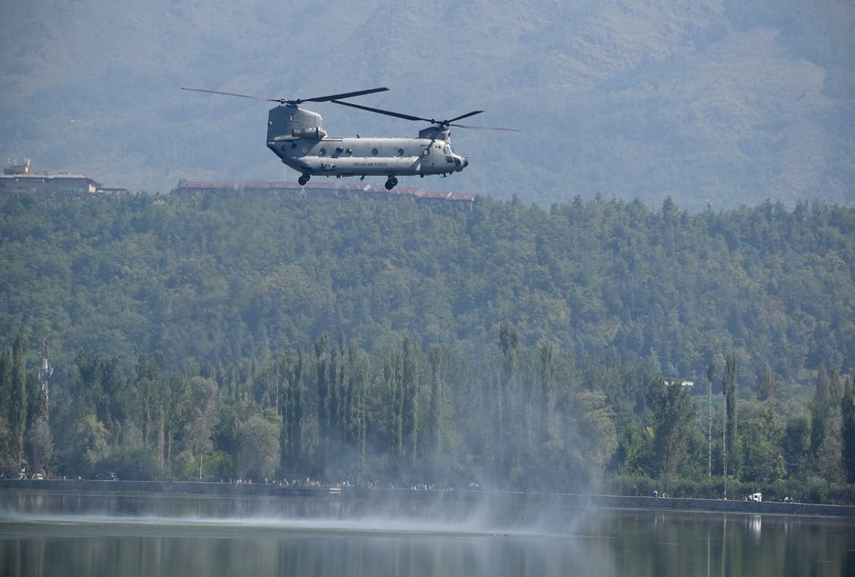 air show was organized on bank of Dal Lake in Srinagar as part of Azadi ka Amrit Mahotsav