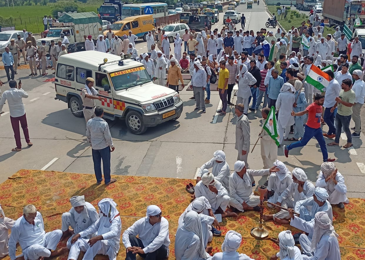 Farmers' four-hour wheel jam at KMP-KGP interchange