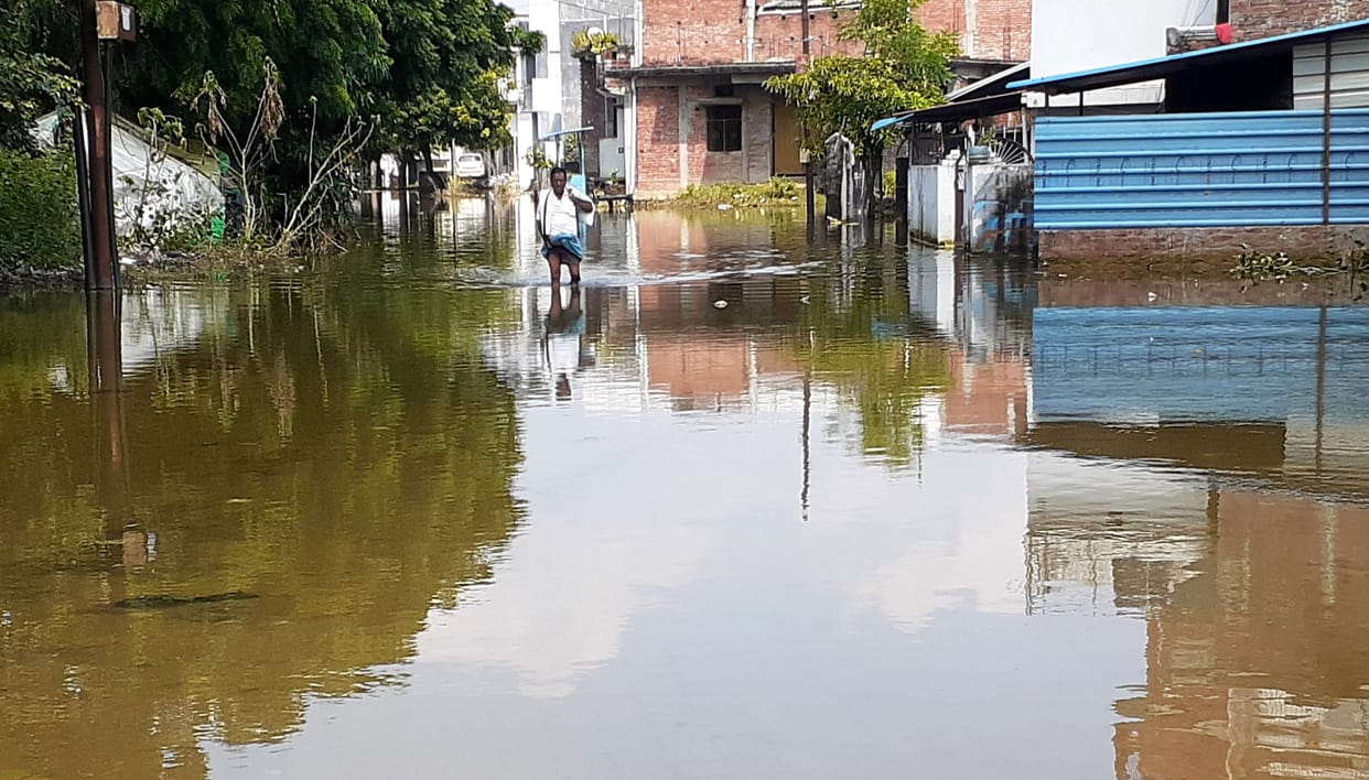 Life in mud, water since eleven days