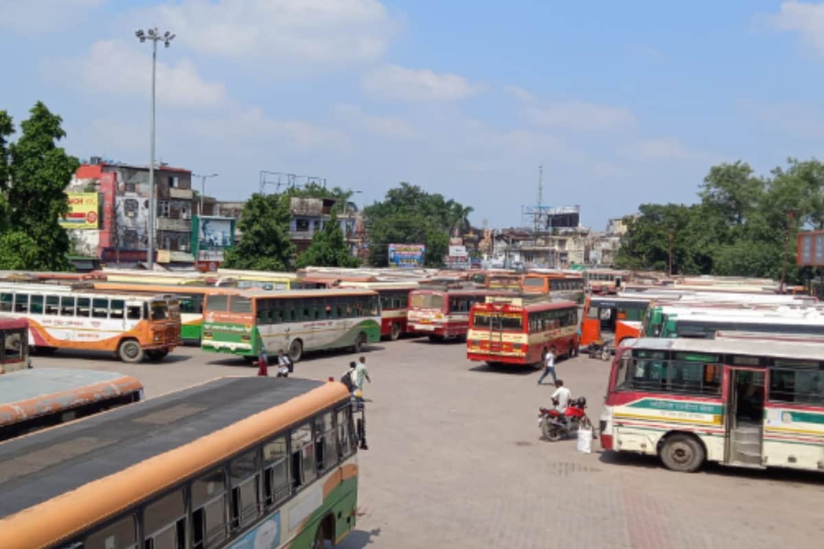 Bharat Bandh: Hookah Choupal on highway in Meerut, public is suffering due to Chakka jam of farmers