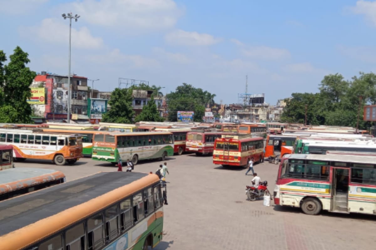 Bharat Bandh: Hookah Choupal on highway in Meerut, public is suffering due to Chakka jam of farmers