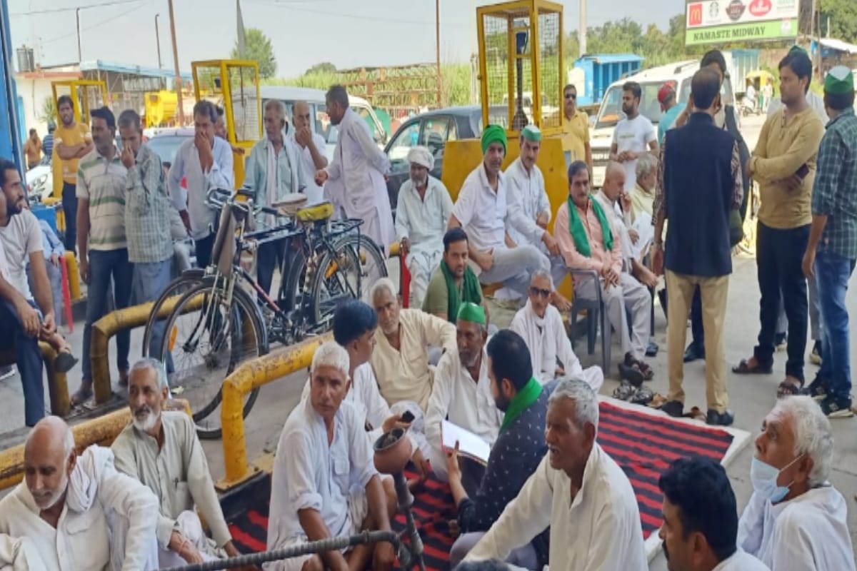 Bharat Bandh: Hookah Choupal on highway in Meerut, public is suffering due to Chakka jam of farmers