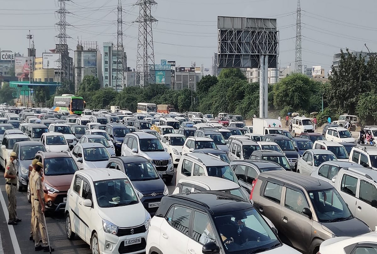 Heavy traffic jam on Delhi Gurugram Border amidst Bharat Band called by Farmers against three farm laws