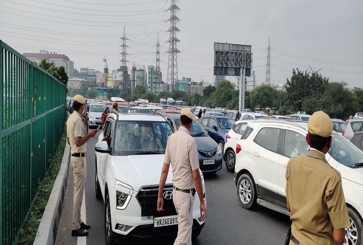 Heavy traffic jam on Delhi Gurugram Border amidst Bharat Band called by Farmers against three farm laws