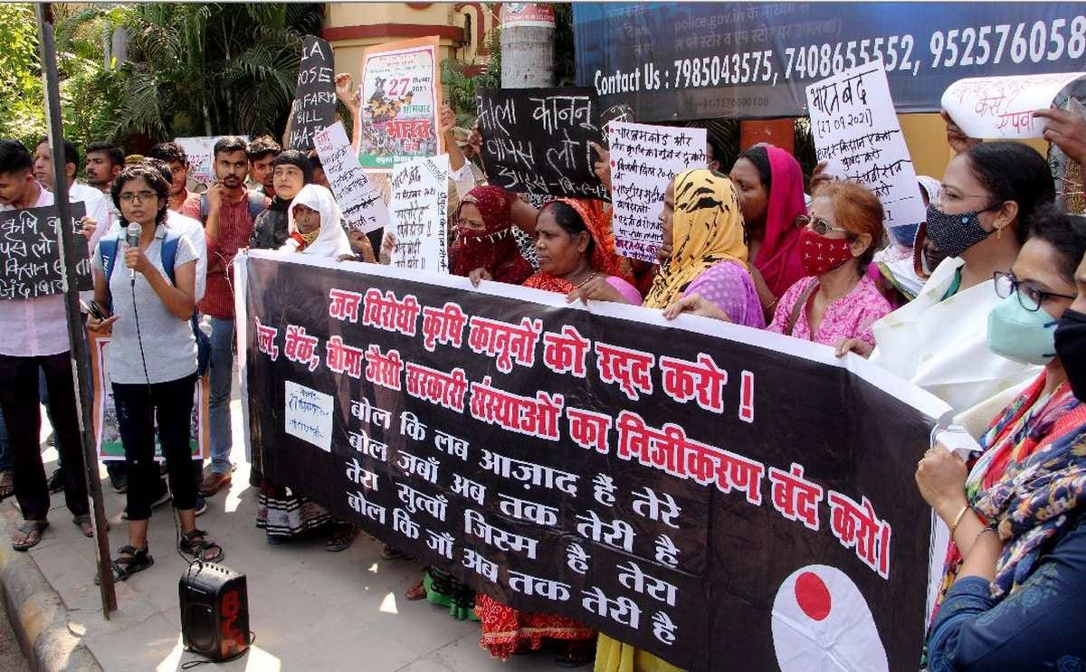 protest in support of Bharat bandh in varanasi farmer leaders were placed under house arrest in varanasi